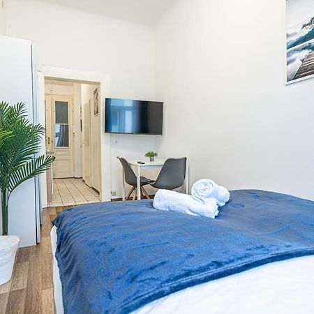 וינה Modern Comforts: Chic Studio Apt Centrally Located מראה חיצוני תמונה