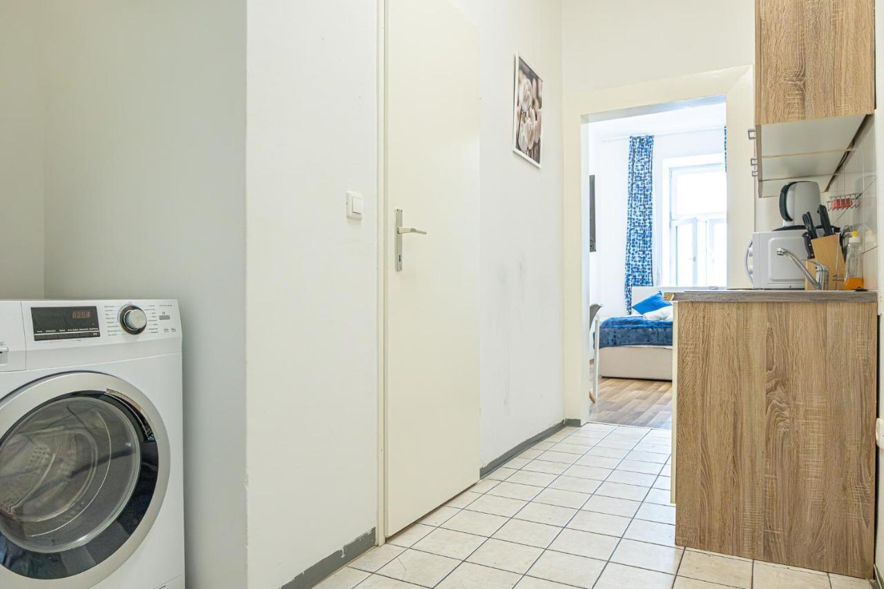 וינה Modern Comforts: Chic Studio Apt Centrally Located מראה חיצוני תמונה