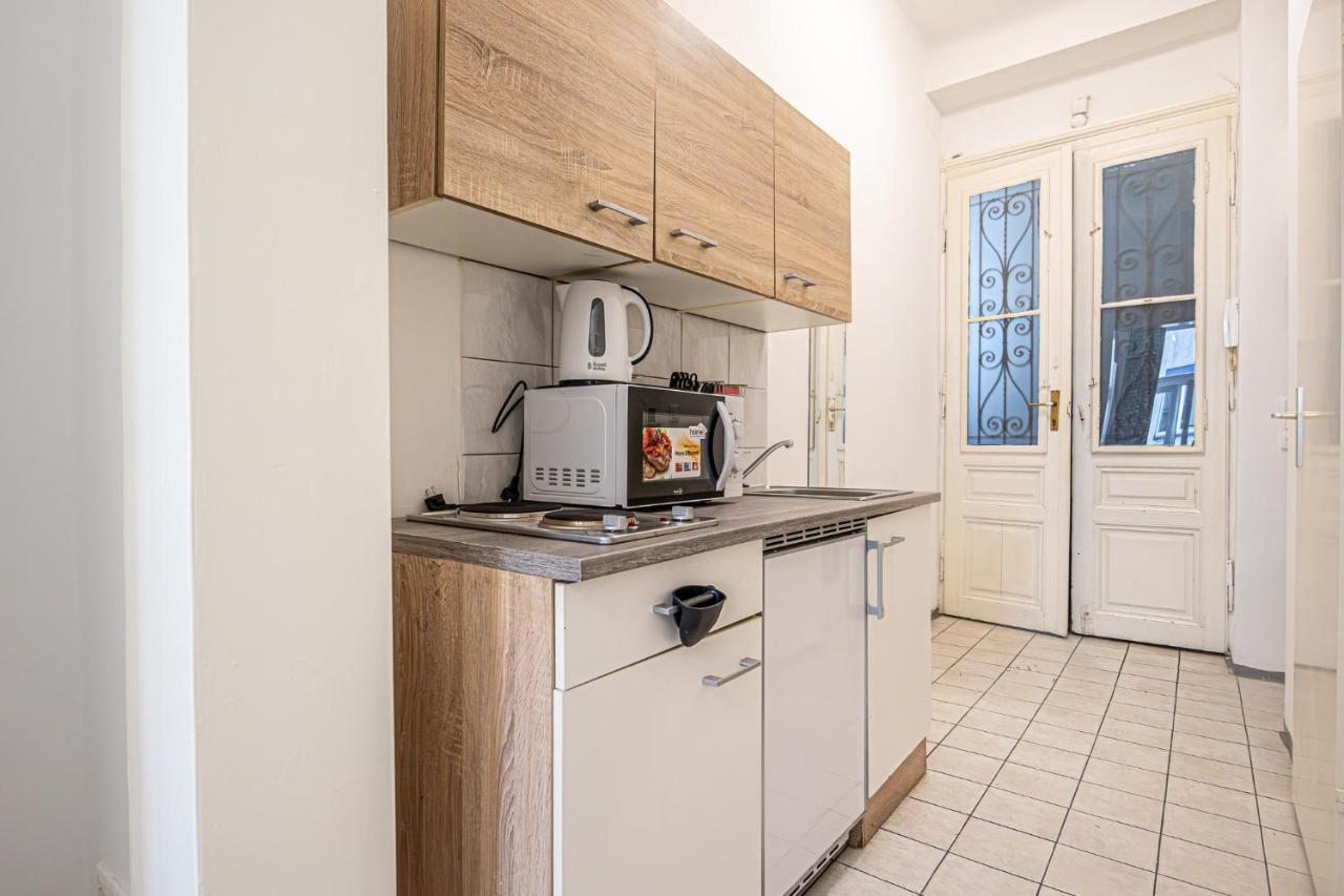 וינה Modern Comforts: Chic Studio Apt Centrally Located מראה חיצוני תמונה