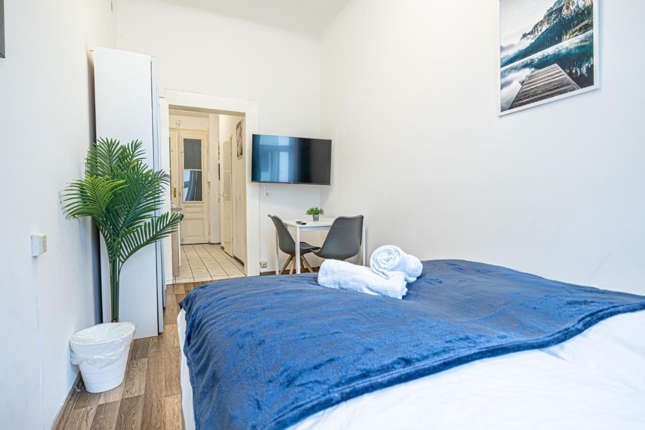 וינה Modern Comforts: Chic Studio Apt Centrally Located מראה חיצוני תמונה