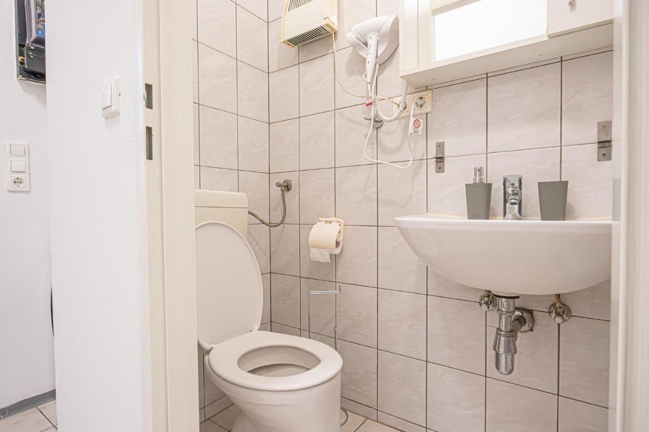 וינה Modern Comforts: Chic Studio Apt Centrally Located מראה חיצוני תמונה